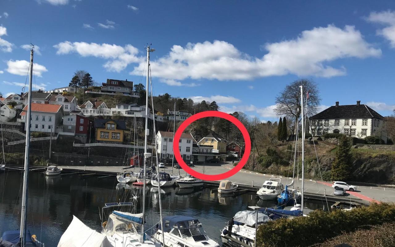 Fin Leilighet, Sentralt Og Sjonaert,Med Parkering Arendal Extérieur photo