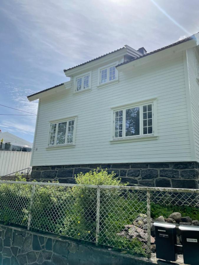 Fin Leilighet, Sentralt Og Sjonaert,Med Parkering Arendal Extérieur photo