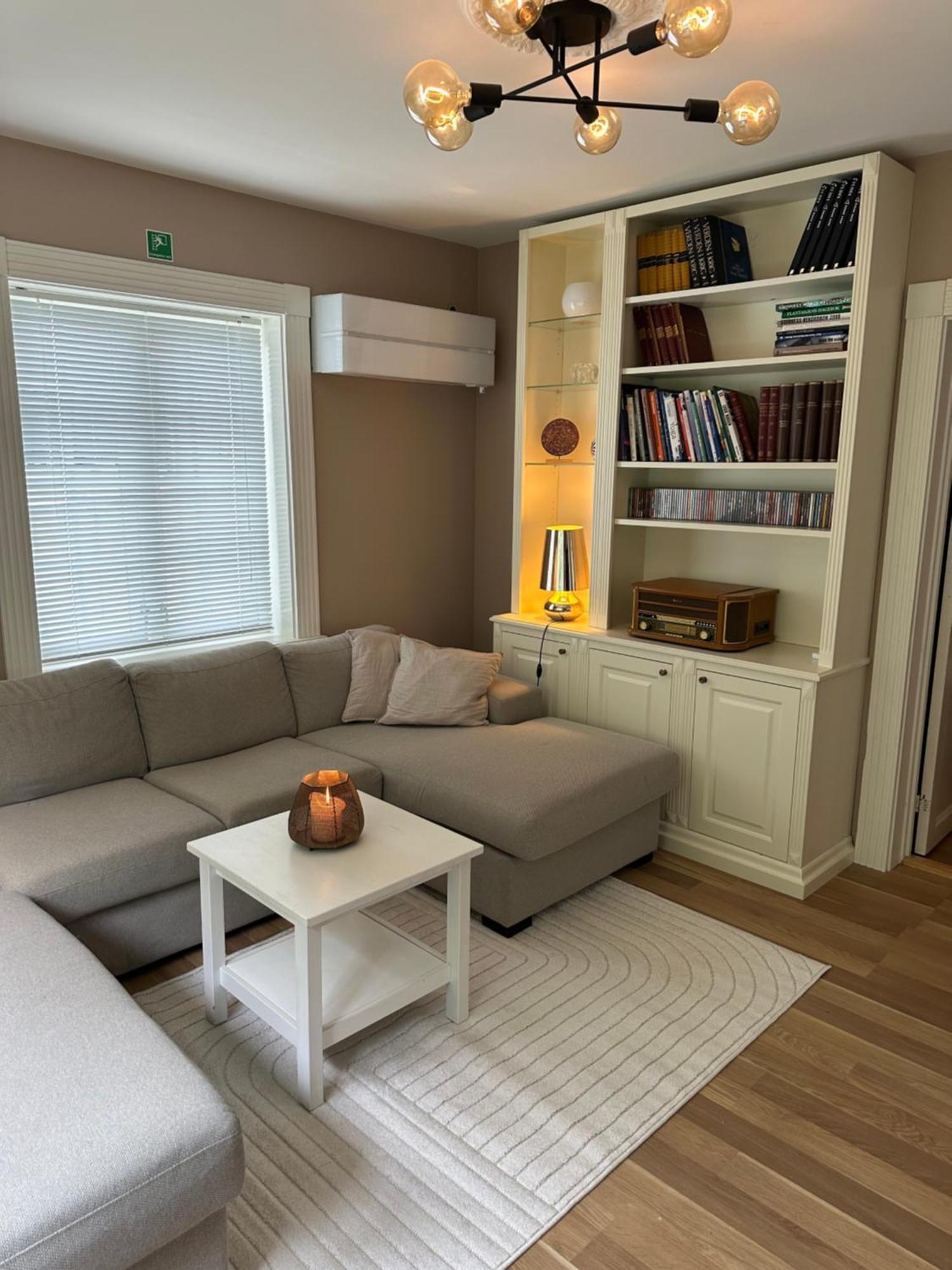 Fin Leilighet, Sentralt Og Sjonaert,Med Parkering Arendal Extérieur photo